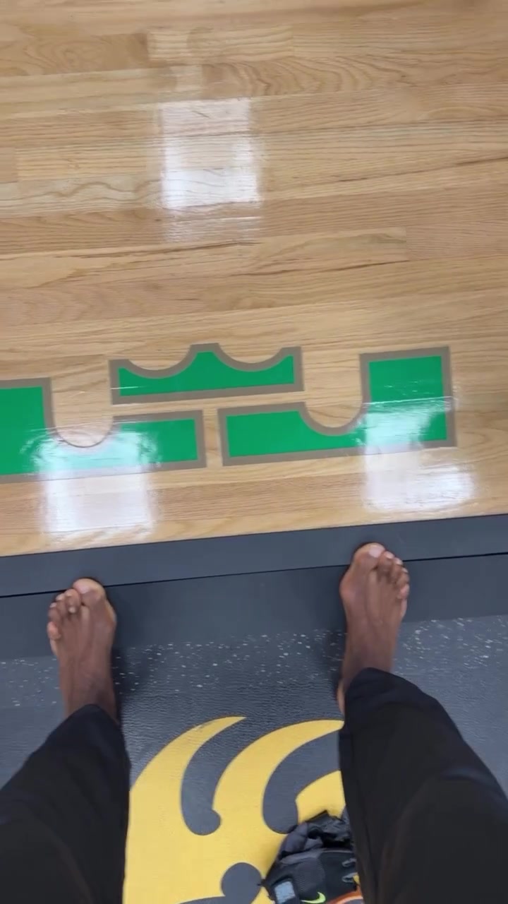 凌晨3点开练！詹姆斯晒训练快拍，休赛期自驱模式启动