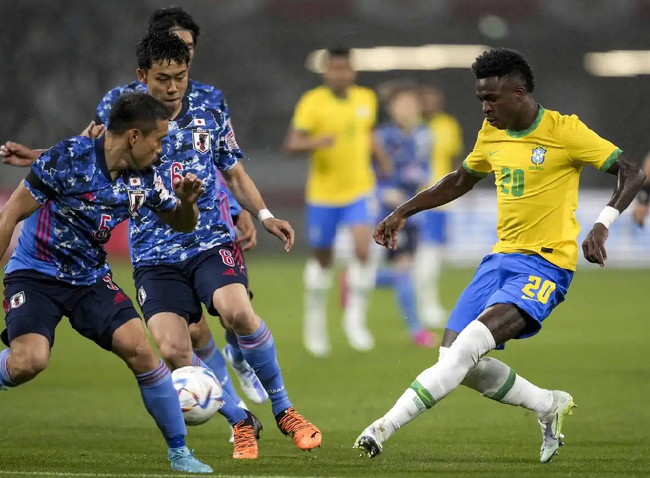 日本全力争胜未避巴西 1-1平瑞典落位小组第二