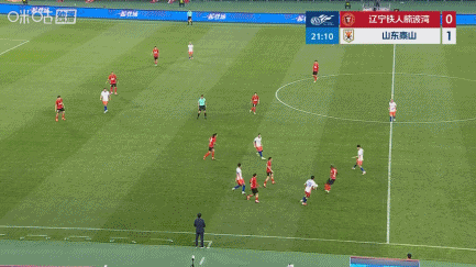 马德鲁加造点VAR介入,泽卡点射双响泰山客场2-0领先铁人 马德鲁加造点VAR介入,泽卡点射双响泰山客场2-0领先铁人