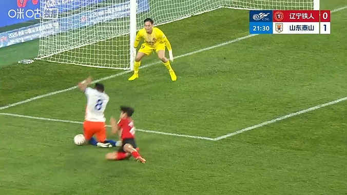 马德鲁加造点VAR介入,泽卡点射双响泰山客场2-0领先铁人