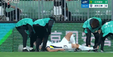 工体双杀！国安1-0送三镇9轮不胜 拉莫斯头槌张稀哲伤退