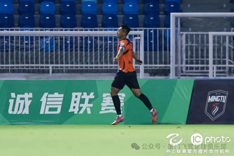 刘子铭双响逆转,厦门飞鹭客场2-1破三轮不胜 刘子铭双响逆转,厦门飞鹭客场2-1破三轮不胜