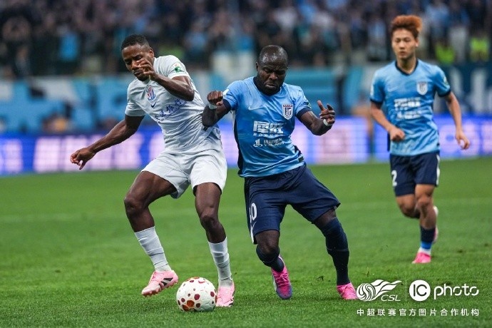 申花4-1逆转大连，拉唐双响阿苏埃传射