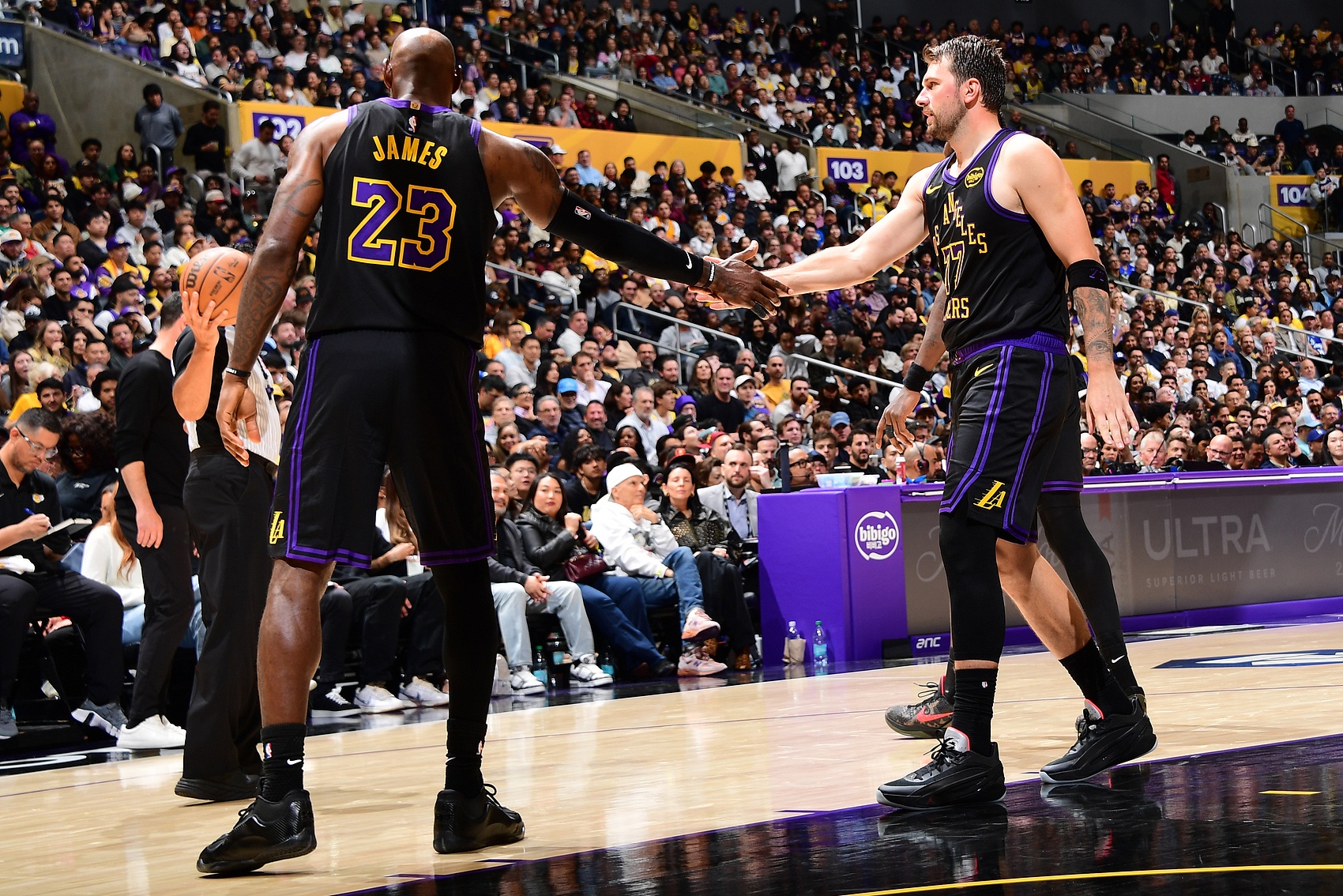 Windhorst:湖人明日必须行动 若詹姆斯离开将是污点