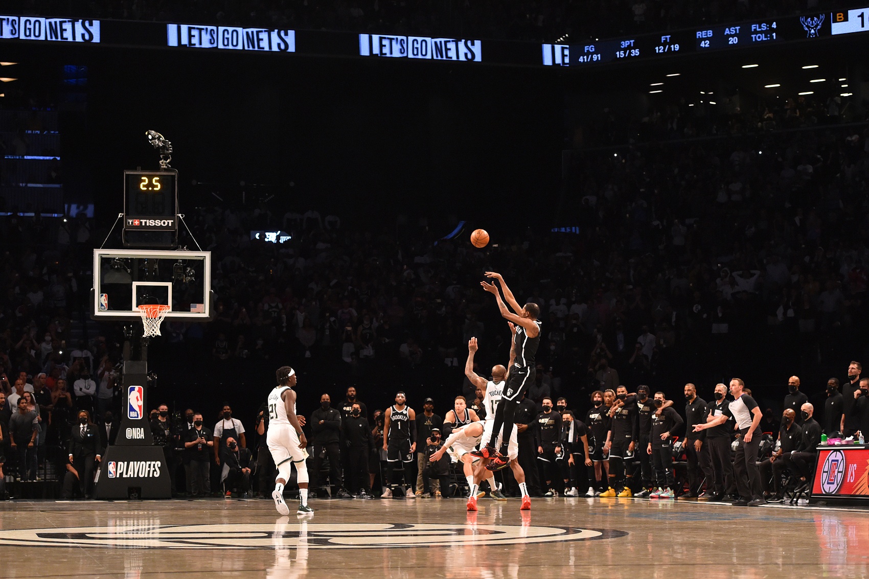 从哥伦比亚到伊朗:越位毫厘间,NBA历史级踩线争议盘点 从哥伦比亚到伊朗:越位毫厘间,NBA历史级踩线争议盘点