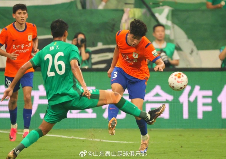 十人山东泰山客场0-2负于北京国安,少打一人全场被动 十人山东泰山客场0-2负于北京国安,少打一人全场被动