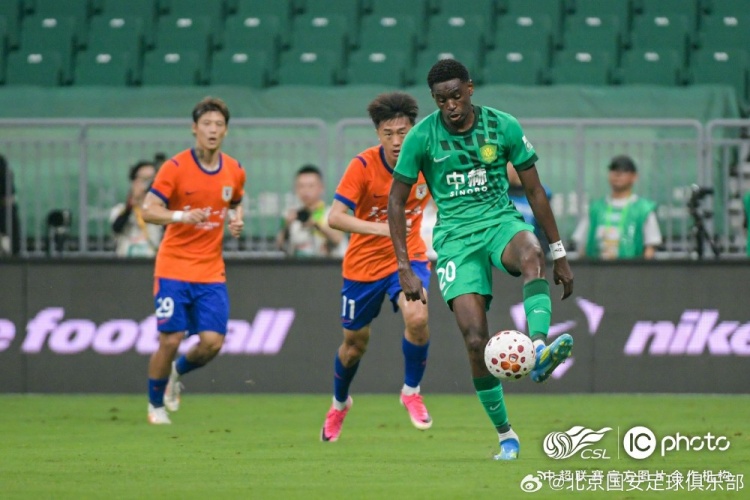 国安2-0力克十人泰山,林良铭传射建功 国安2-0力克十人泰山,林良铭传射建功