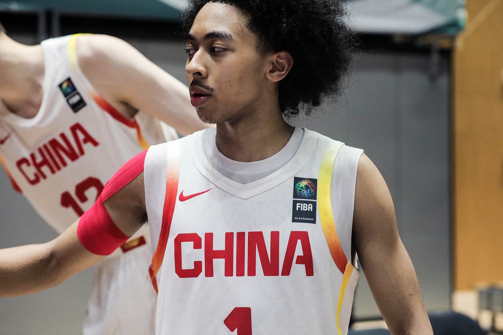朱正：初登FIBA紧张但首投三分入网 自称不在乎身高批评