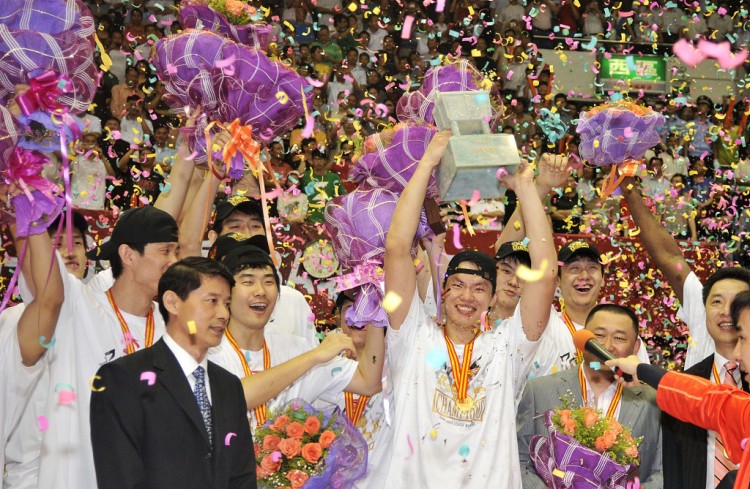 朱芳雨正式卸任广东宏远总经理,18年球员生涯8冠4FMVP