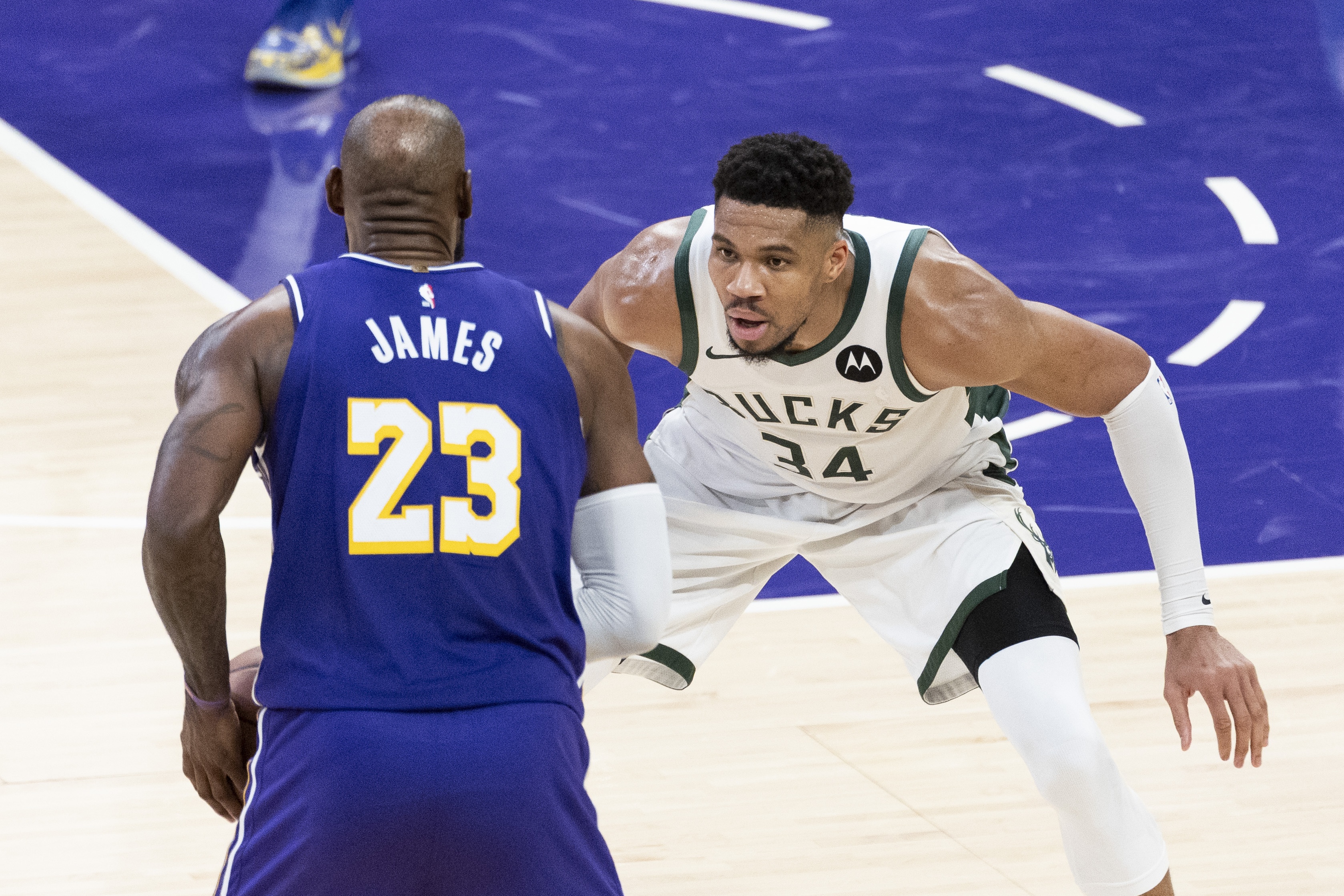 詹姆斯正式签约76人,2026年NBA杯同组四强敌环伺