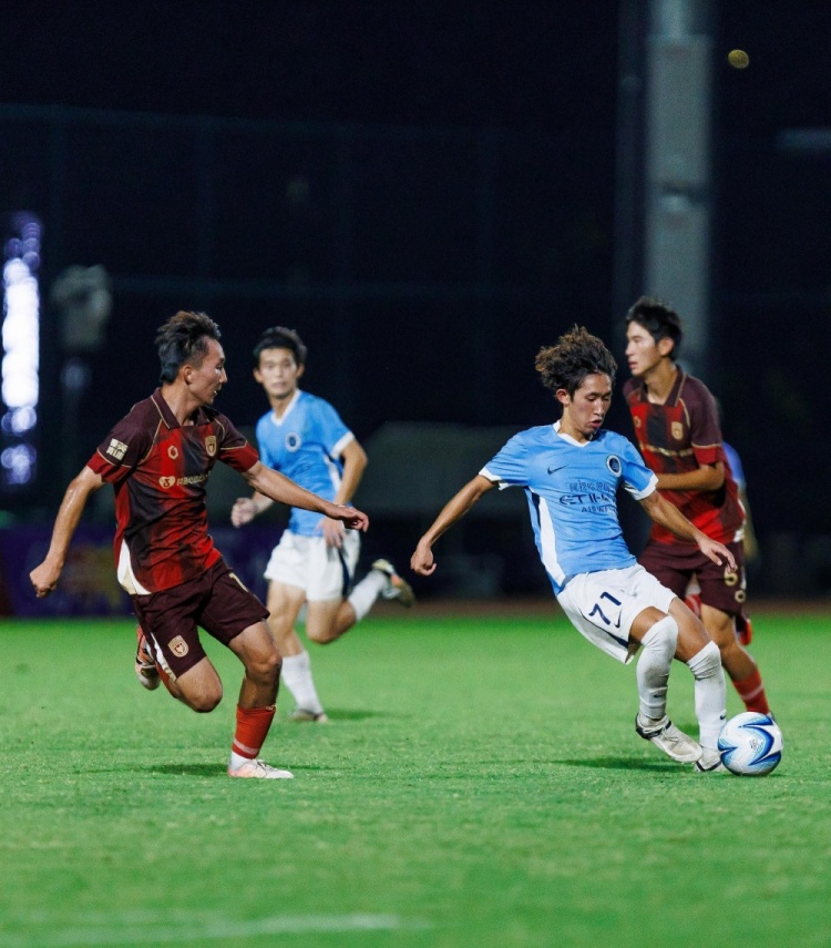 刘志鹏抢断门将送助攻 深圳新鹏城U20主场2比1逆转陕西联合U20