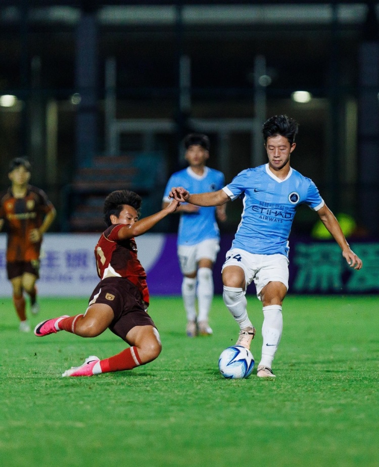 刘志鹏抢断门将送助攻 深圳新鹏城U20主场2比1逆转陕西联合U20