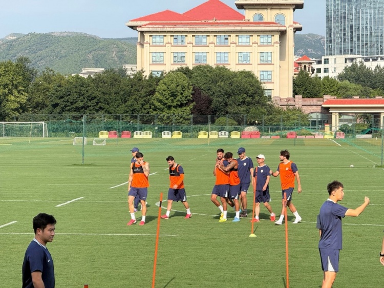 王大雷陈泽仕王彤缺席泰山赛前合练,李源一回归 王大雷陈泽仕王彤缺席泰山赛前合练,李源一回归