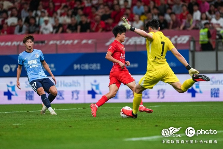 海港补赛1-1大连英博 李新翔补时救主魏震失点