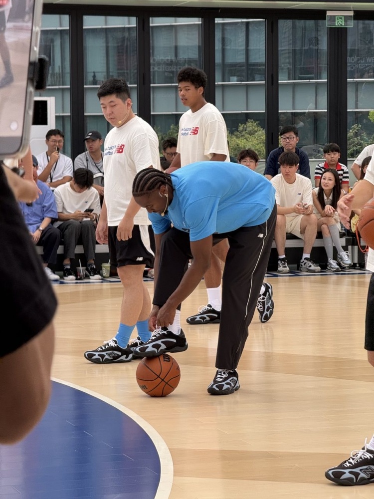 纵享丝滑！马克西中国行上海站参加3X3表演赛 漂移跳投压哨绝杀