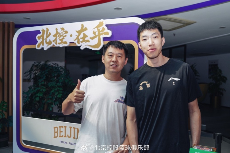 快闪店第二弹图集！廖三宁、赵嘉义化身“一日店长” 与你零距离