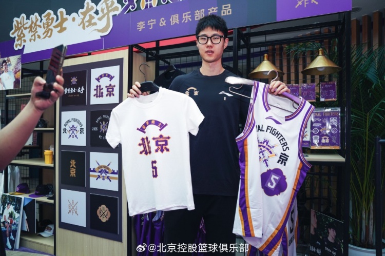 快闪店第二弹图集！廖三宁、赵嘉义化身“一日店长” 与你零距离