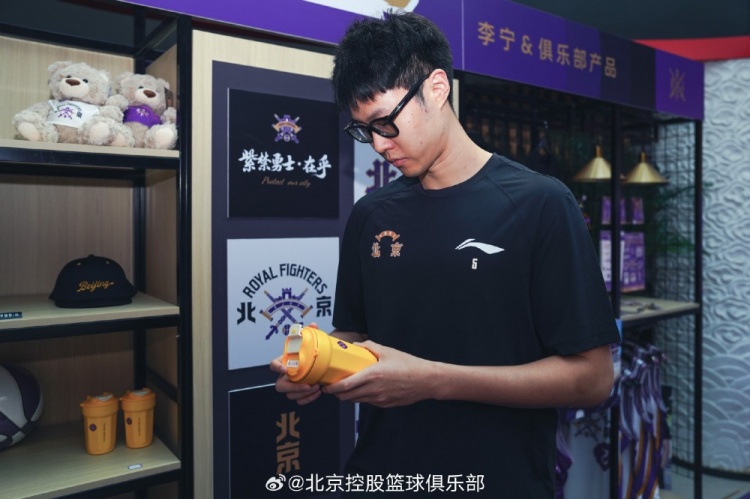快闪店第二弹图集！廖三宁、赵嘉义化身“一日店长” 与你零距离